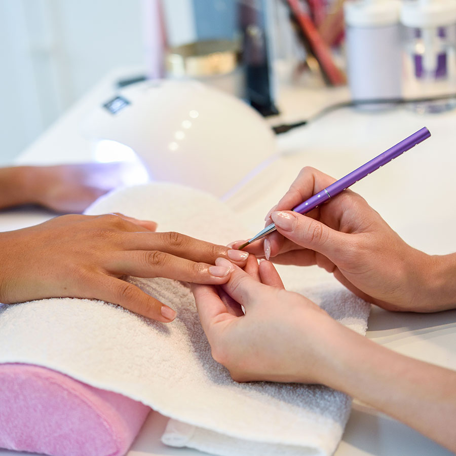 DIAMOND NAILZ & SPA